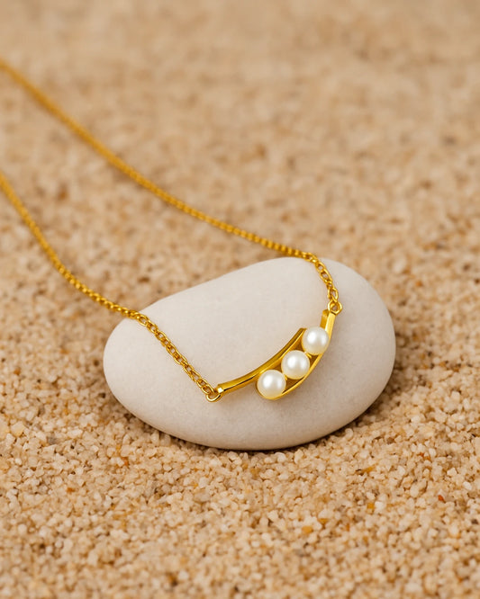 Pearl Toggle Neckpiece